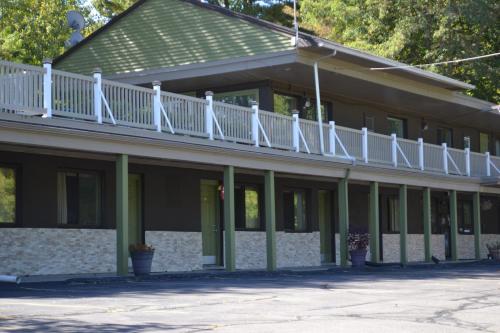 ホリヨーク Mount Holyoke Inn 2つ星 ホテル レストラン