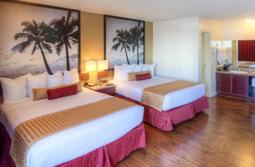 Queen Room with Two Queen Beds - Non-Smoking