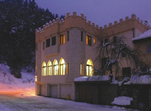 The Castle Hotel - image 6