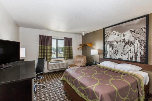 Super 8 by Wyndham Wayne - image 4