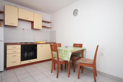Apartments by the sea Zubovici Pag - 6356 - image 7