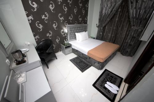 White Fort Hotel, Dubai