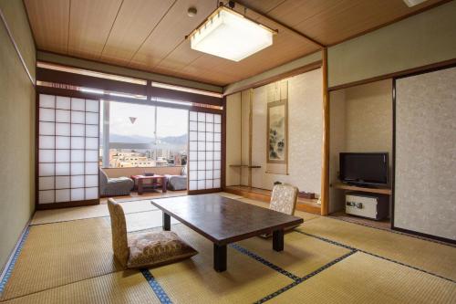 room detail thumbnail 1