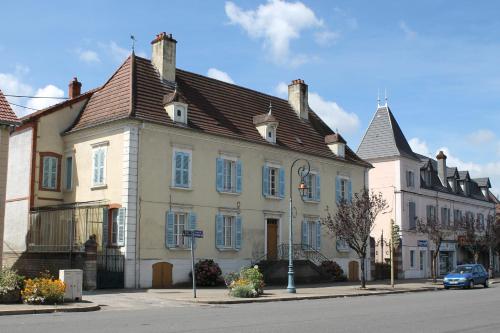 Accommodation in Saint-Germain-du-Bois