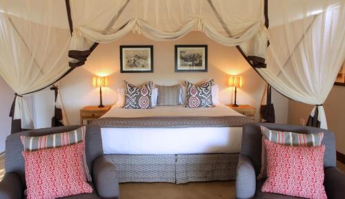 Fugitives Drift Lodge Fugitives Drift Lodge is conveniently located in the popular Rorke s Drift area. The property offers guests a range of services and amenities designed to provide comfort and convenience. Service-minde