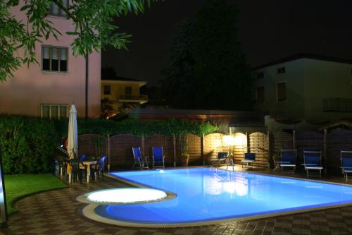 Piscina, Albergo Al Cacciatore in Desenzano Del Garda Suburbs