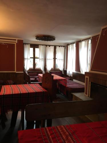 Hadji Neikovi Guest Houses - image 4