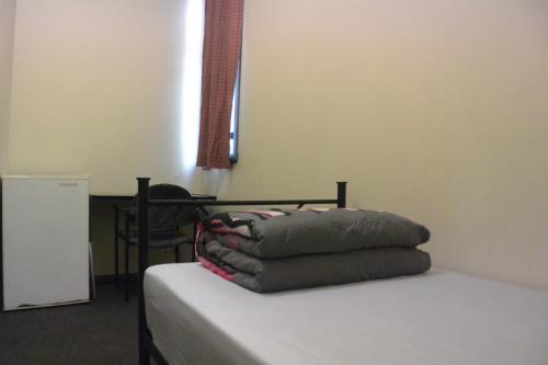 Elizabeth Hostel Room Type - Budget Single Room with Shared Bathroom
