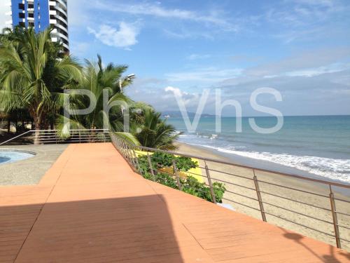 شاطئ, Resort Playa Azul Departamentos frente al mar in Atacames