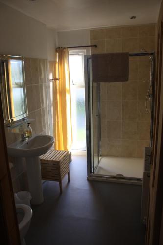 Душ, Inver bay apartment in Fearn