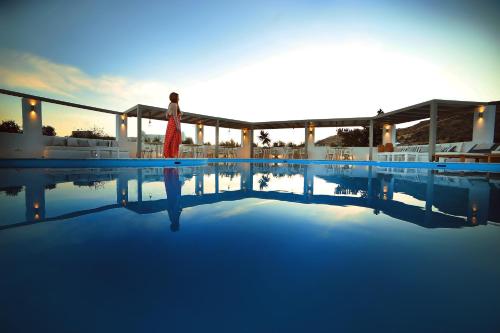 Island House Hotel - image 2