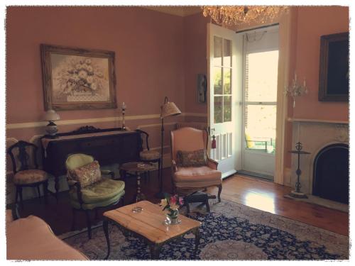 Burnap's Bed & Breakfast and Beyond - main image