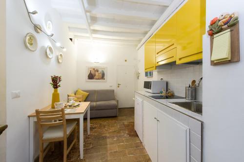 STELLA'S APARTMENT IN MONTI, Rome (photo 6)