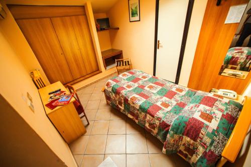 Single Room image 4