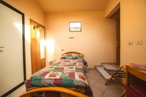 Single Room image 3
