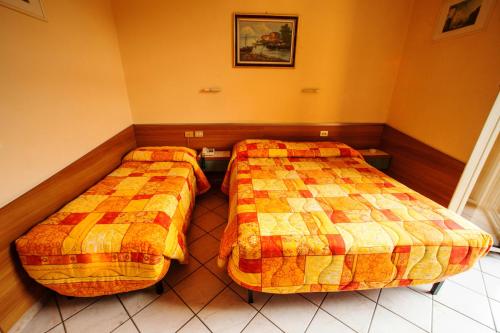 Triple Room with Balcony image 5