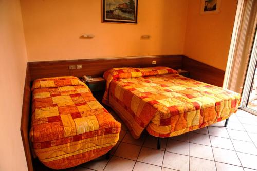Triple Room with Balcony image 4
