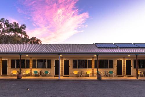 Tin Can Bay Motel Stop at Tin Can Bay Motel to discover the wonders of Fraser Coast. Offering a variety of facilities and services, the property provides all you need for a good nights sleep. Family room, BBQ faciliti