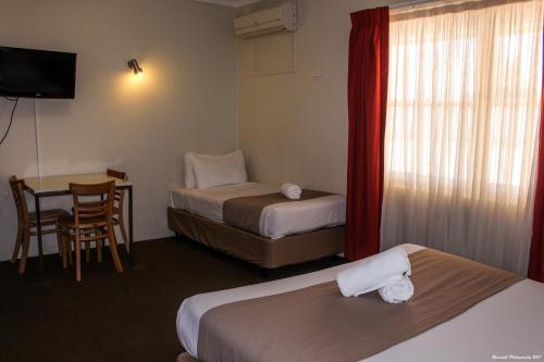 Motel Riverina Set in a prime location of Leeton, Motel Riverina puts everything the city has to offer just outside your doorstep. Offering a variety of facilities and services, the hotel provides all you need for a