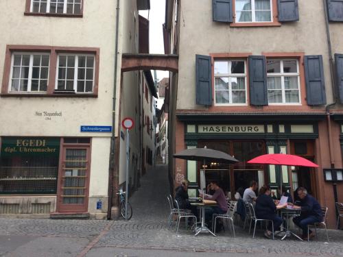 In Swiss Home - Rathaus from 1284 historical Apartment - image 2