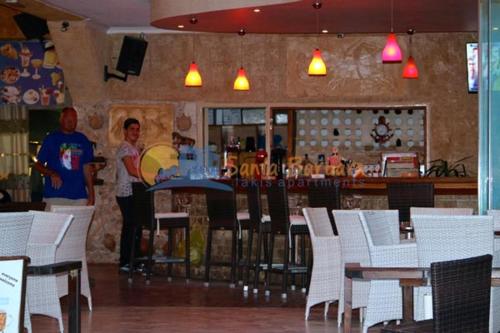 Santa Barbara Lakis Apartments - Photo 2