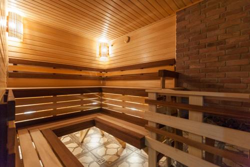 Salut Hotel Almaty in เขตออยซอฟ