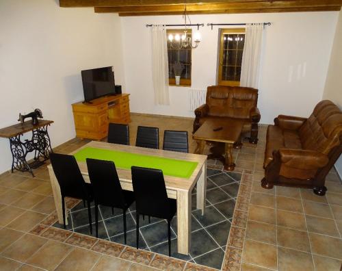 sala de TV, Penzion u Simecku in Satov