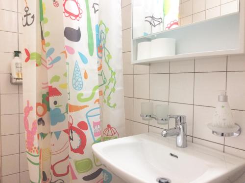 In Swiss Home - Rathaus from 1284 historical Apartment - image 13