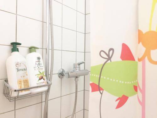 In Swiss Home - Rathaus from 1284 historical Apartment - image 7