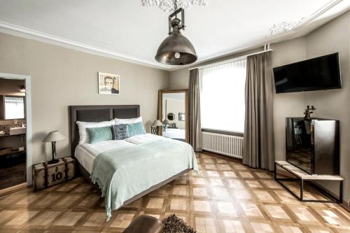 room detail thumbnail 1