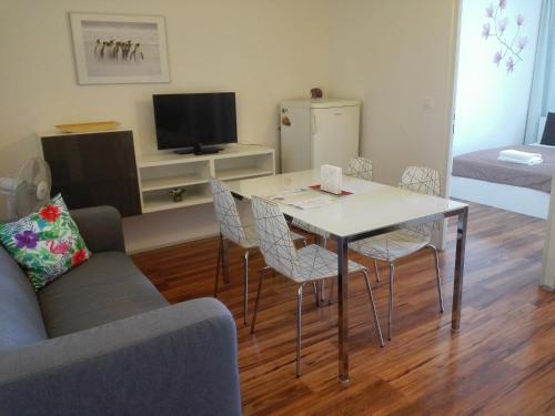 Golden Family Apartments - image 2