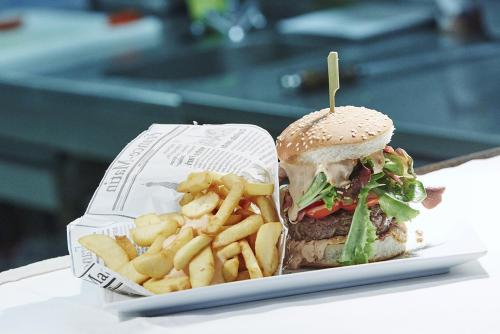 Kyriad Prestige Lyon Est - Saint Priest Eurexpo Hotel and SPA - image 9