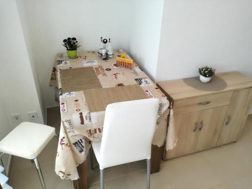 Like Home Guest Rooms - image 6