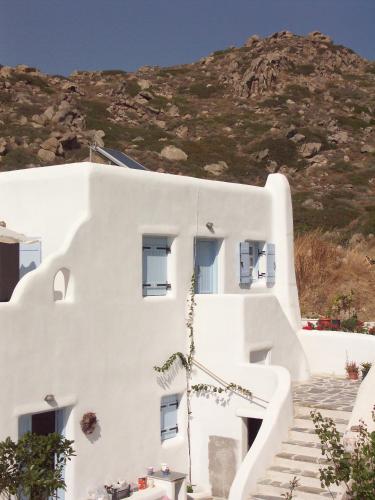  Karades Houses Medusa in Plaka