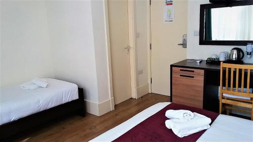 Pembury Hotel at Finsbury Park - image 2