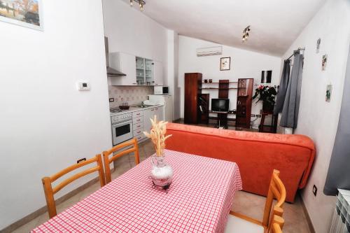  Apartment Zapad, Ferienwohnung in Kanfanar