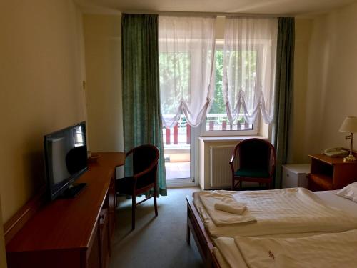 Well Hotel - image 8