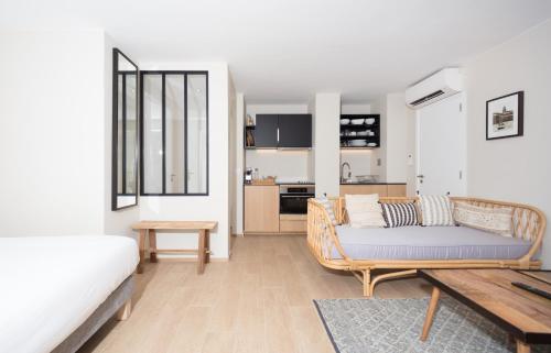 Studios 10 & 11 BY HOTEL DES LICES - image 5