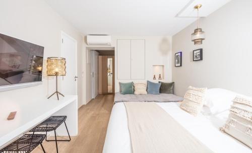 Studios 10 & 11 BY HOTEL DES LICES - image 4
