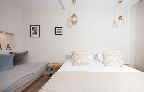 Studios 10 & 11 BY HOTEL DES LICES - image 10