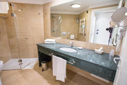 Cefalu Sea Palace – Cefalu, CA