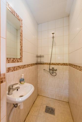 Reta Guest Apartment - image 8