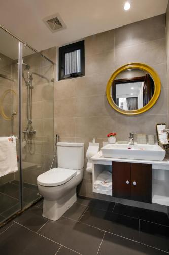 Au Coeur dHanoi Apartment Located in Hoan Kiem District, Au Coeur dHanoi Apartment is a perfect starting point from which to explore Hanoi. The property offers guests a range of services and amenities designed to provide comf