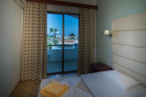 Hercules Hotel Hercules Hotel is a popular choice amongst travelers in Rhodes, whether exploring or just passing through. Both business travelers and tourists can enjoy the propertys facilities and services. Servic