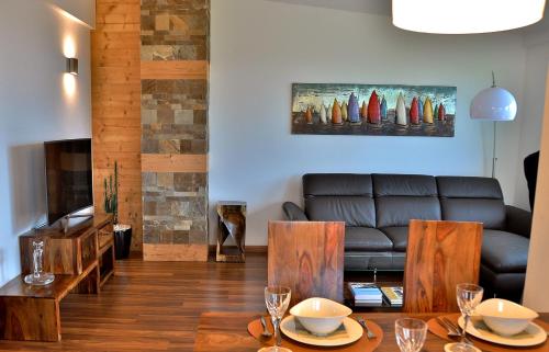 Apartment with Mountain View