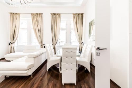 Deluxe Apartment image 3
