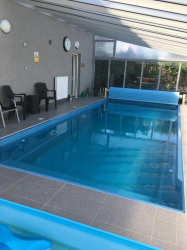 สระว่ายน้ำ, PENZION HNAČOV (PENZION HNACOV) in ซบีโร