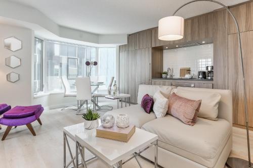 Enchantment in Yorkville (Yonge & Bloor)