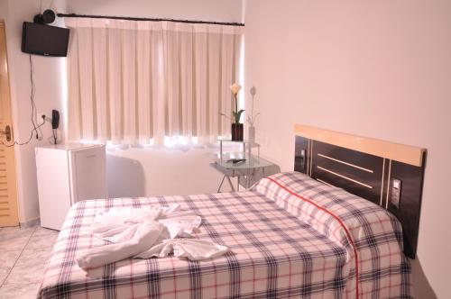 1 double bed, 2 twin beds