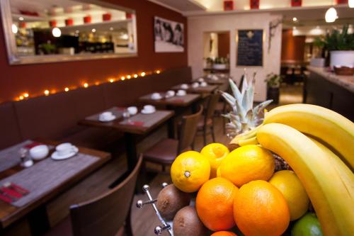 อาหารและเครื่องดื่ม, บูทีค 003 โคโลญจน์ แอม ดอม, เทรดมาร์ค คอลเลคชัน บาย วินด์แฮม (Boutique 003 Köln am DOM, Trademark Collection by Wyndham) in โคโลญจน์